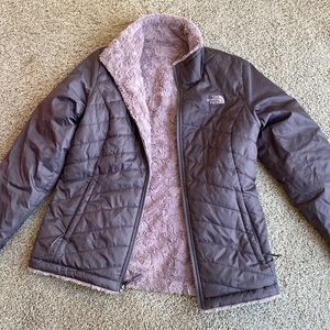 The North Face womens/femmes medium jacket. Reversible!  In great condition!